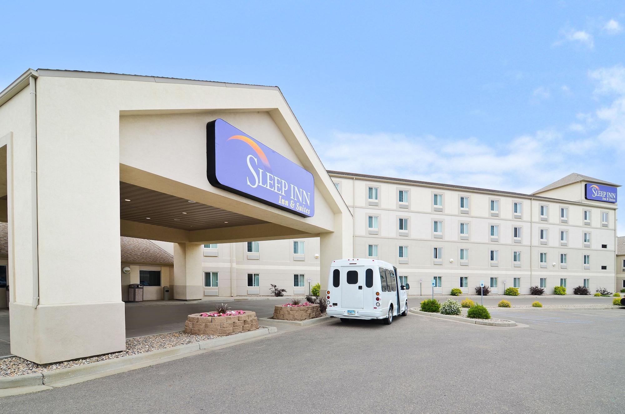 מינוט Sleep Inn & Suites Conference Center And Water Park מראה חיצוני תמונה