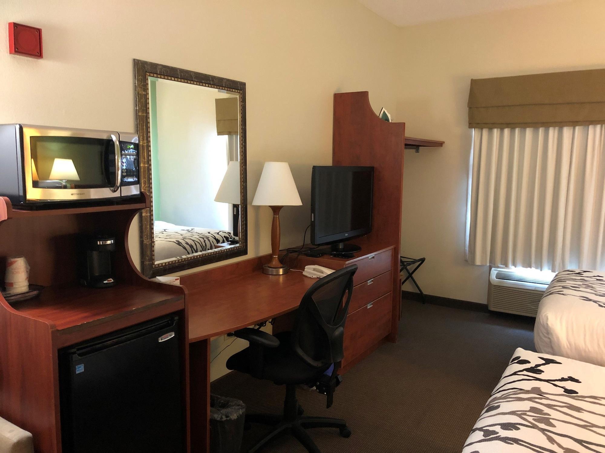 מינוט Sleep Inn & Suites Conference Center And Water Park מראה חיצוני תמונה