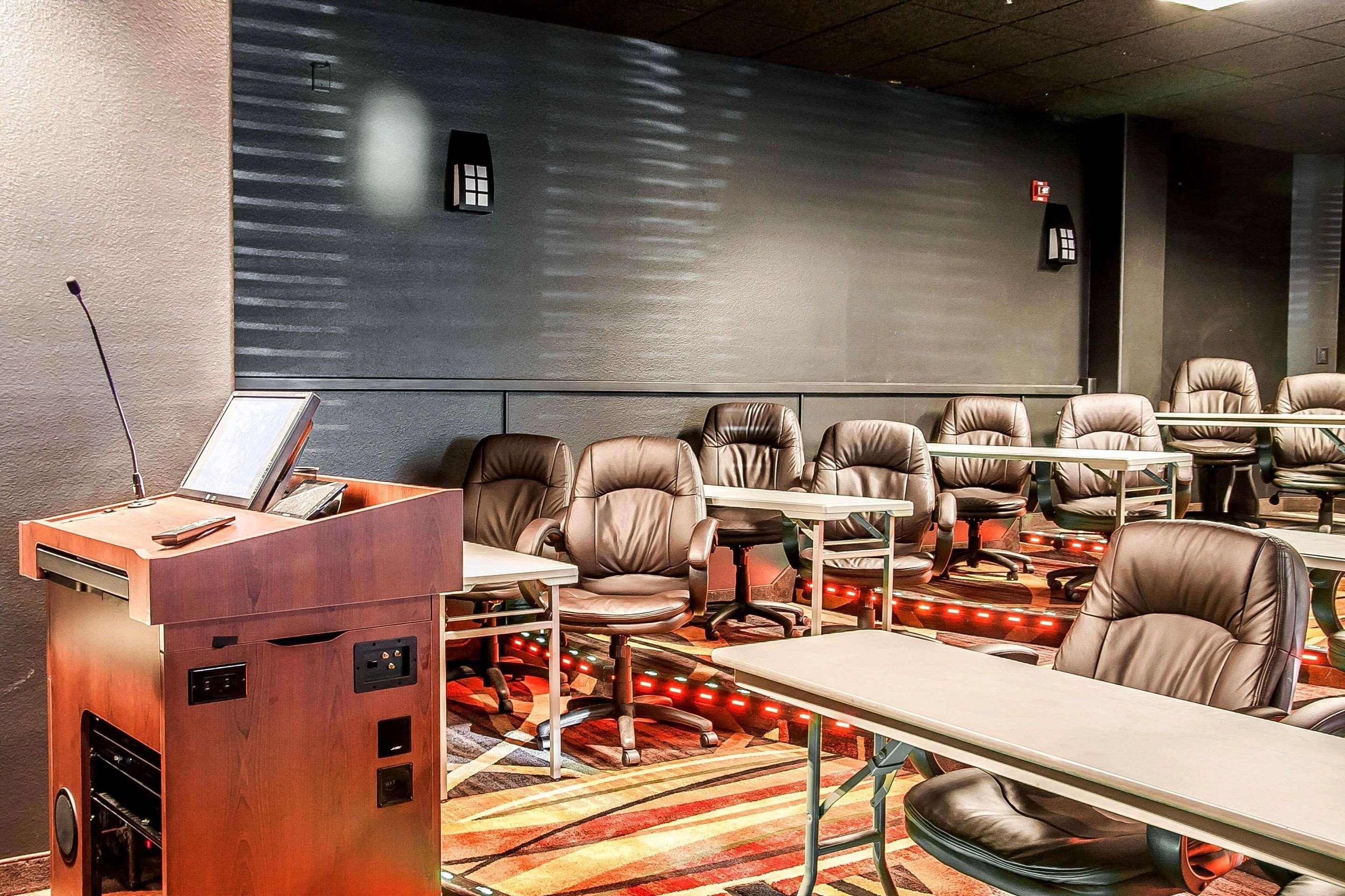 מינוט Sleep Inn & Suites Conference Center And Water Park מראה חיצוני תמונה