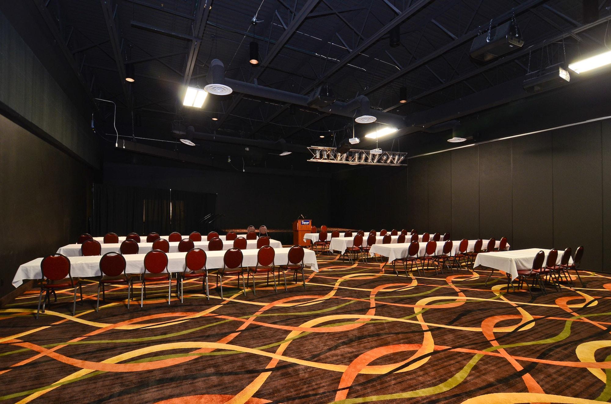 מינוט Sleep Inn & Suites Conference Center And Water Park מראה חיצוני תמונה