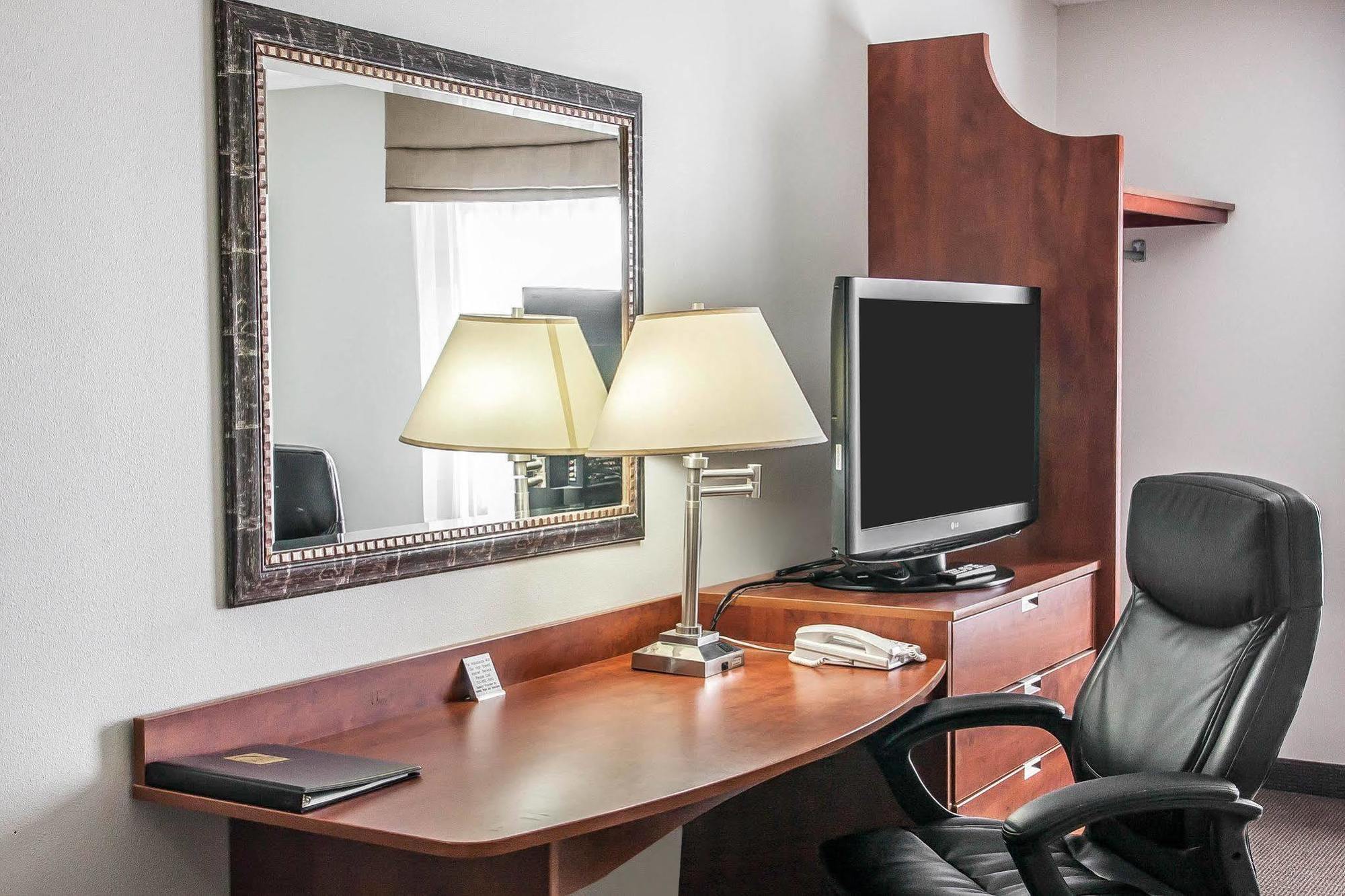מינוט Sleep Inn & Suites Conference Center And Water Park מראה חיצוני תמונה
